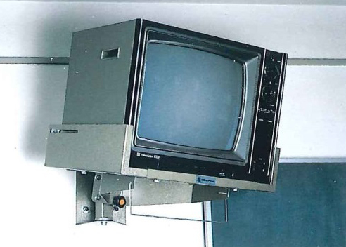 テレビハンガー